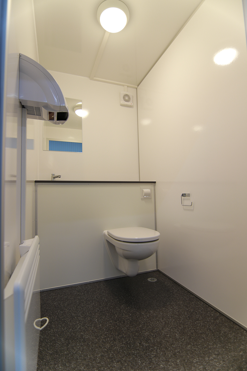 Interieur toiletruimte van de toiletwagen 1-1